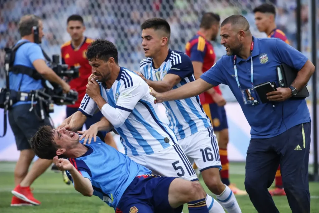 2026 VB – FIFA fegyelmi eljárás Argentína ellen a verekedés és zászló miatt