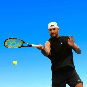 Az Ausztrál Open mindig is különleges helyet foglalt el a teniszközösség szívében. A 2024-es verseny új lehetőségeket kínál a feltörekvő tehetségek számára, miközben a veteránok ismét bizonyíthatják, miért tartják őket a sportág legendáinak. Ez a torna nem csupán a tenisz rajongóinak szól, hanem azok számára is, akik értékelik a sportág fejlődését és az emberi kitartást. Várakozással tekintünk a mérkőzésekre és az izgalmas pillanatokra, amelyek biztosan emlékezetessé teszik a 2025-es Ausztrál Opent