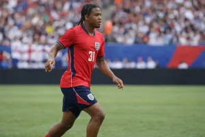 A FIFA-szabály, ami kizárja Rio Ngumohát az angol VB-keretből sérülések esetén