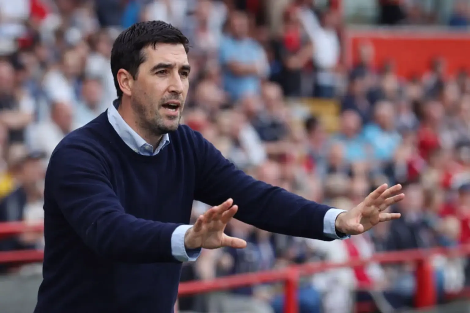 Andoni Iraola Liverpoolhoz kerülhet – FSG előrehaladott tárgyalásban áll Arne Slot utódjáról, miközben egy Bundesliga-csapat is kész háttérben