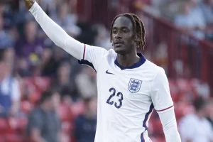 Anglia bejelentette Trevoh Chalobah érkezését Tino Livramento helyére a világbajnoki keretben