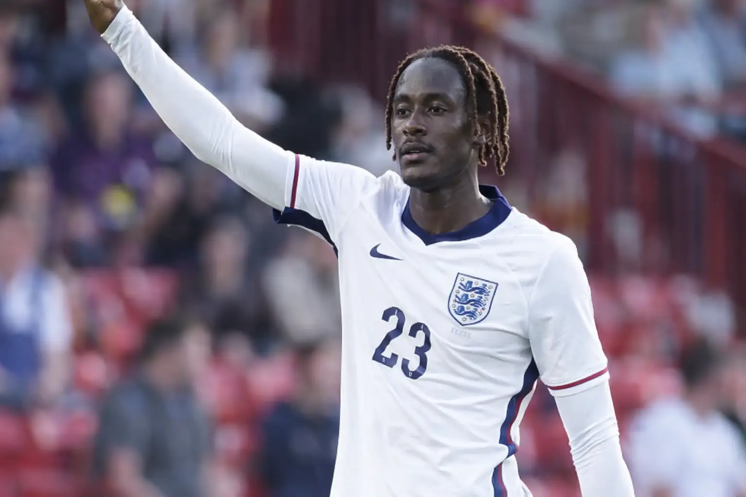 Anglia sejteti Trevoh Chalobah részvételét Horvátország ellen, miközben Tino Livramento visszalép a világbajnoki kerettől