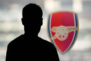 Arsenal átigazolási hírek – 34 millió fontos Saliba-helyettesítő ajánlat, nem Ezri Konsa