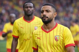 Aston Villa átigazolás – Unai Emery sikertelen nyári ajánlata Ligue 1-es védőért