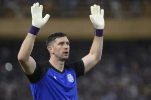 Átigazolási hírek – Emiliano Martinez Juventushoz, Leeds ingyenes átigazolási célpontja
