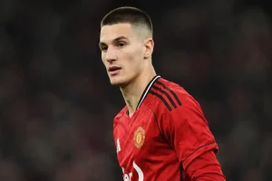 Benjamin Sesko sérülés hírek – Mikor játszhat újra a Man United támadója?