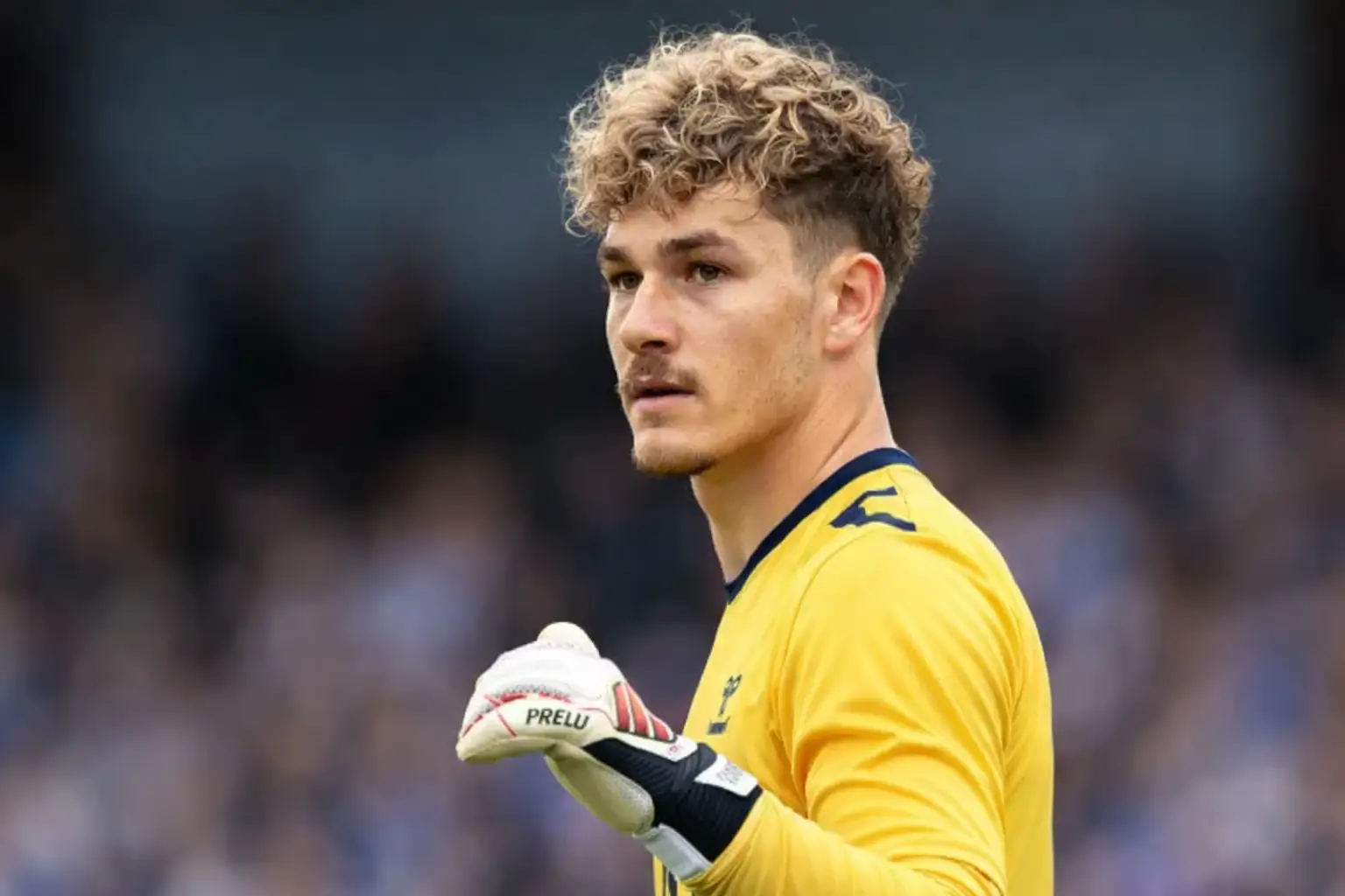 Coventry City kapusa, Carl Rushworth, 34 éves Peter Schmeichel lenyűgöző Premier League-rekordját érte el a Nottingham Forest elleni győzelem során