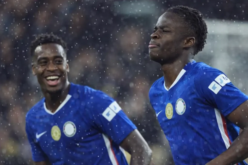 Chelsea átigazolási hírek – BlueCo 24 millió fontos támadót ad el, eladási jog részletek