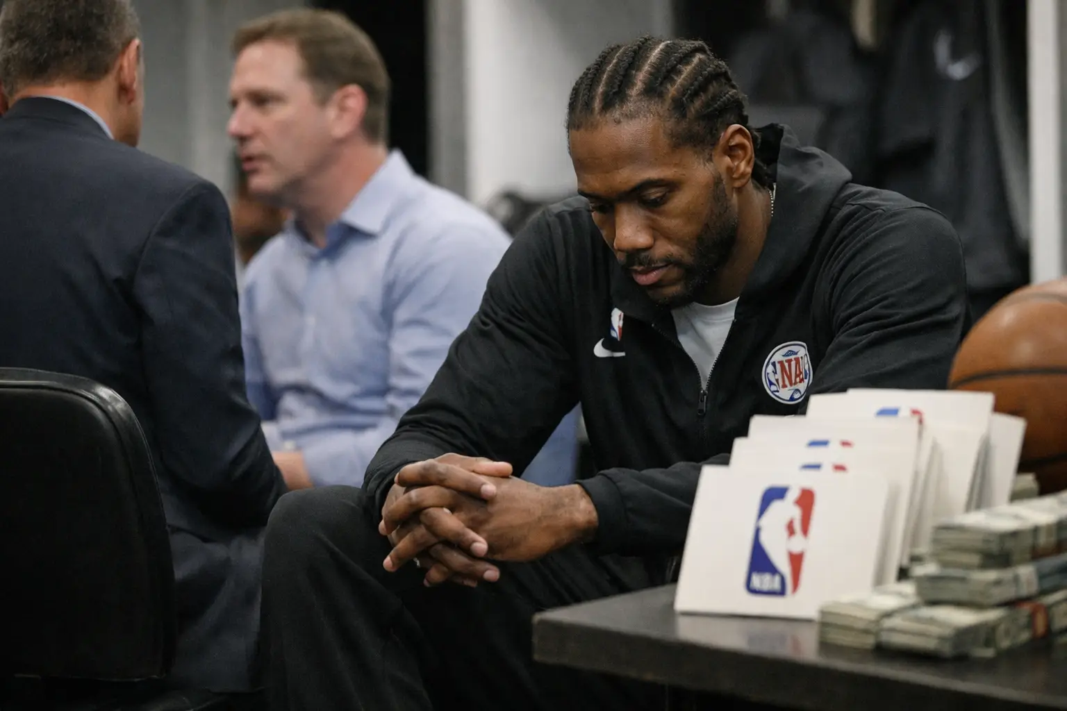 A Clippers büntethetik Kawhi Leonard-t, miközben a Raptors-os csere még várat magára