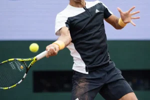 Felix Auger-Aliassime vs. Roman Andres Burruchaga – Francia Open esélyek, forma