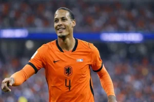 Hollandia 2-2 Japán – Van Dijk és Gravenberch történelmet írnak a Liverpoolnak a vb-n