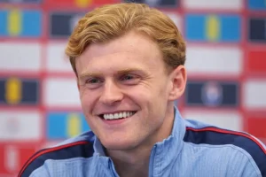 Jarrad Branthwaite – Váratlan klub dolgozik az Everton sztár átigazolásán, miközben a ManUnited versenyzik