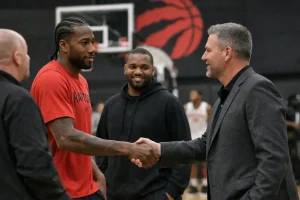 Kawhi Leonard két évre szóló hosszabbítást kötött a Raptorsszal