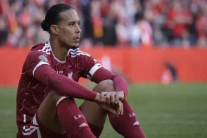 Liverpool átigazolási hírek – Belső tárgyalások Van Dijk jövőjéről