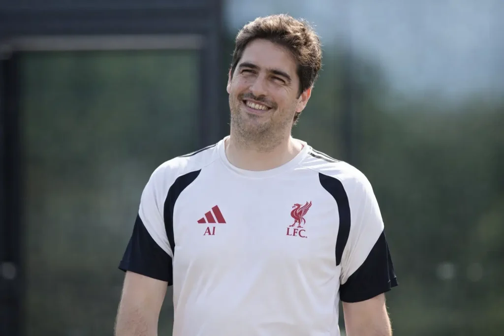 Liverpool átigazolási hírek – Iraola harca a Man United ellen a 42,5 millió fontos középpályásért