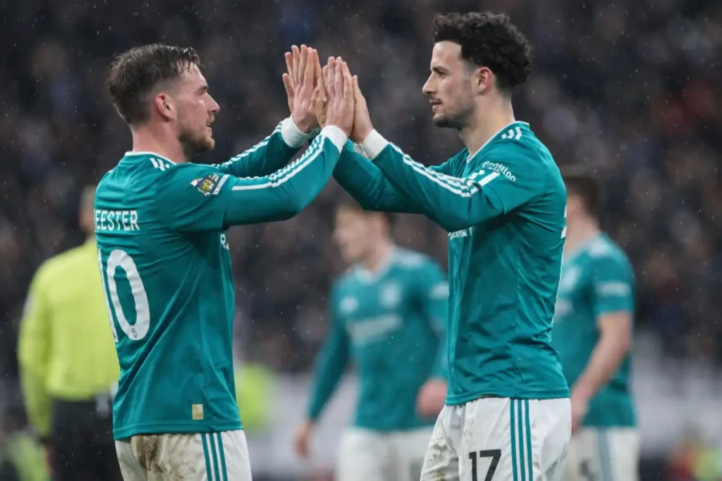 Liverpool átigazolási hírek – Középpályás döntött Premier League rivális csapatáról
