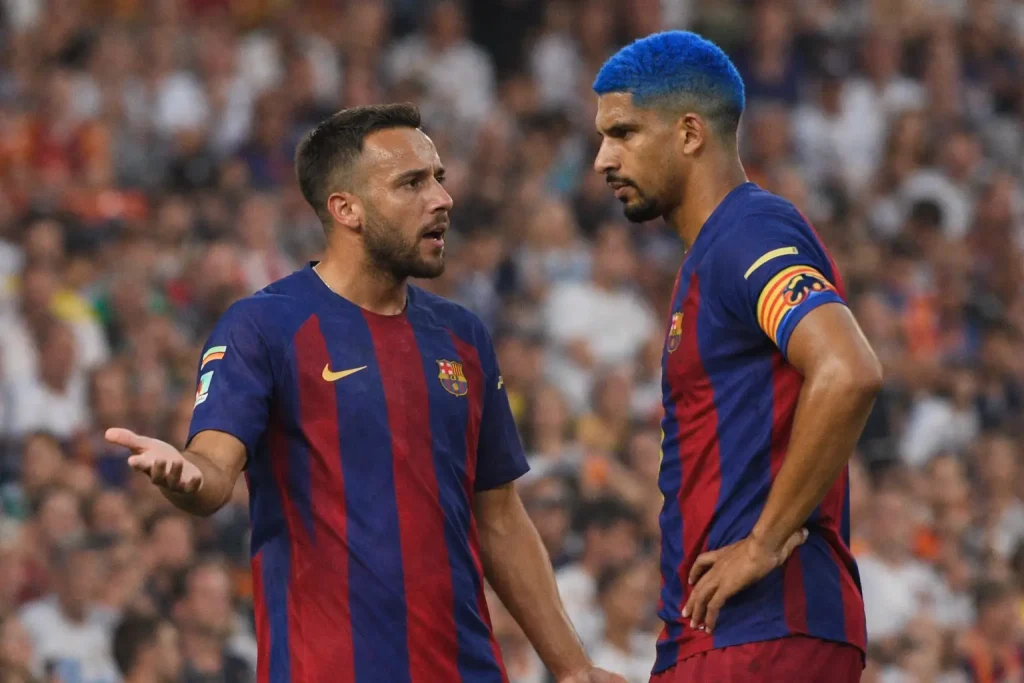 Liverpool átigazolási hírek – Meglepő kölcsönszerződés a Barcelona védőjével