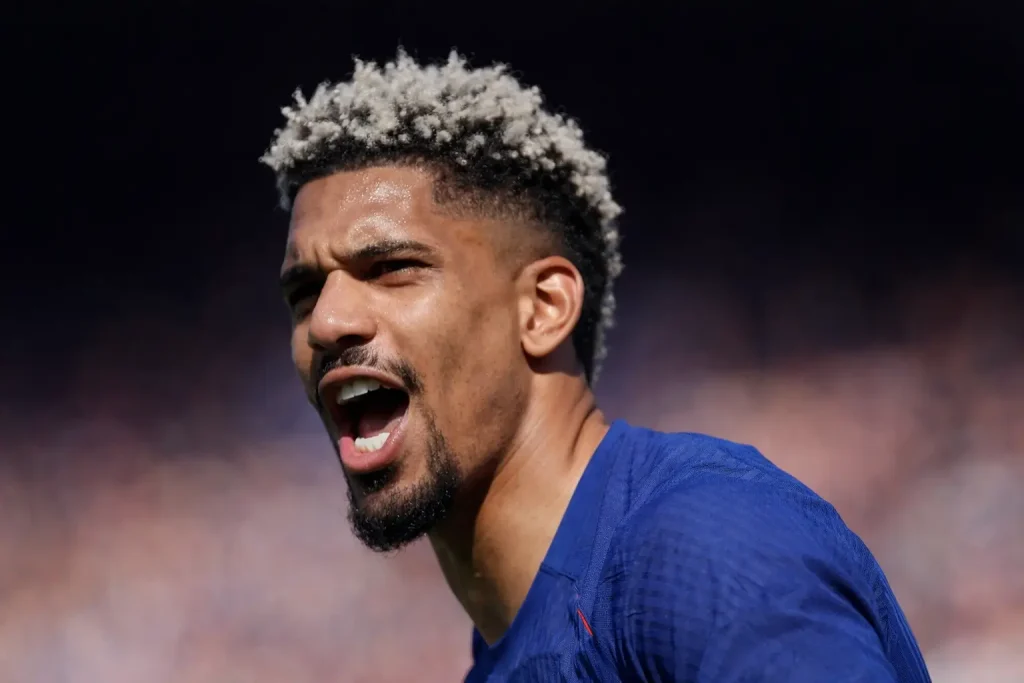 Liverpool átigazolási hírek – Ronald Araújo meggyőzése Andoni Iraola által