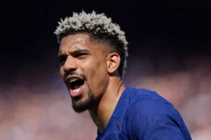 Liverpool átigazolási hírek – Ronald Araújo meggyőzése Andoni Iraola által