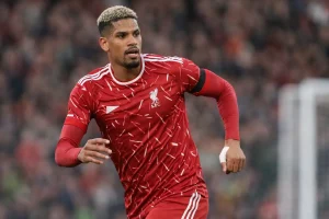 Liverpool hírek – Ronald Araujo, a jobb oldali védő új megoldása Iraola számára