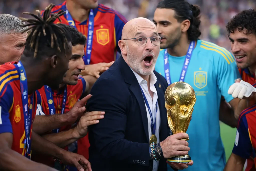 Luis de la Fuente szoros versenyben nyerte el a Sport 2026 VB Év Edzője díját