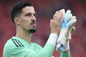 Man United átigazolási hírek – Altay Bayindir jövője eldőlt a 28 éves kapusnál