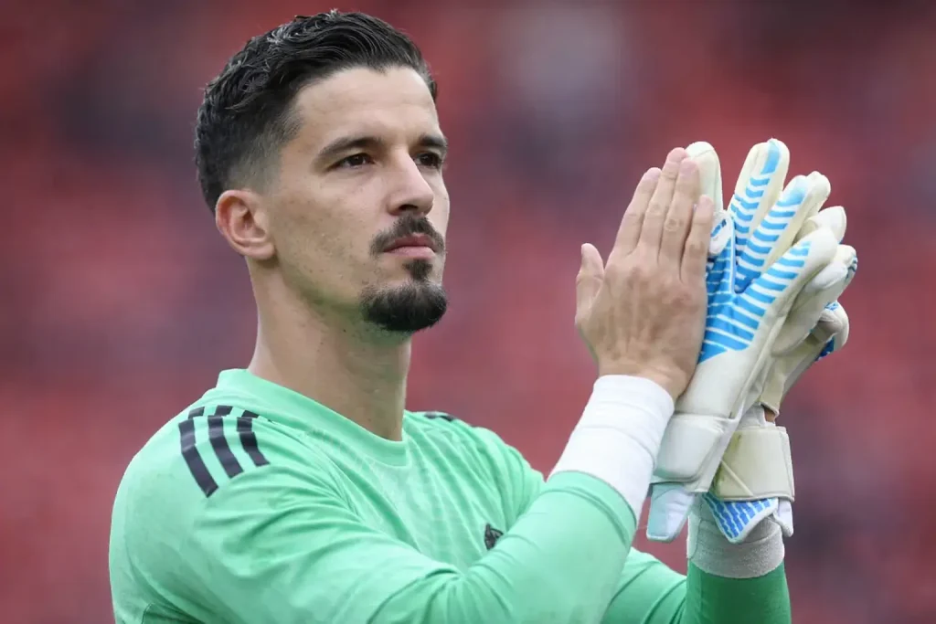 Man United átigazolási hírek – Altay Bayindir jövője eldőlt, versenyt nyert a klub