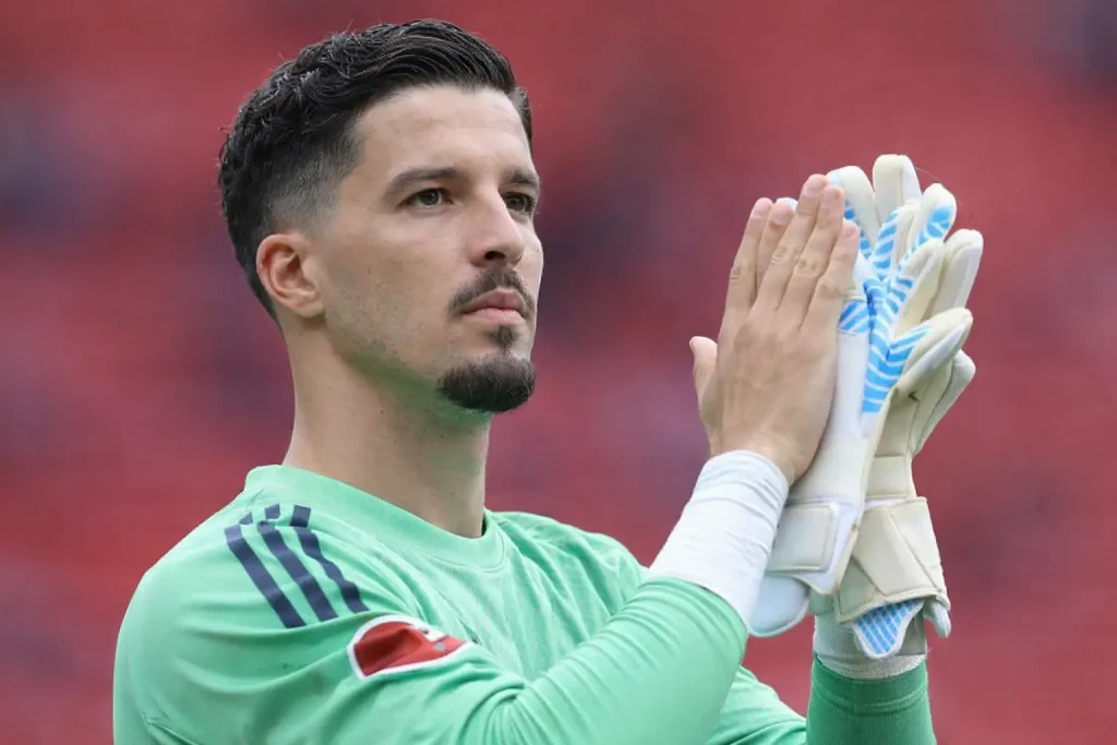 Man United átigazolási hírek – Altay Bayindir kedvence felbukkan a távozás előtt
