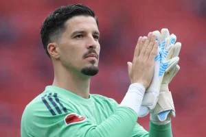 Man United átigazolási hírek – Altay Bayindir kedvence felbukkan a távozás előtt