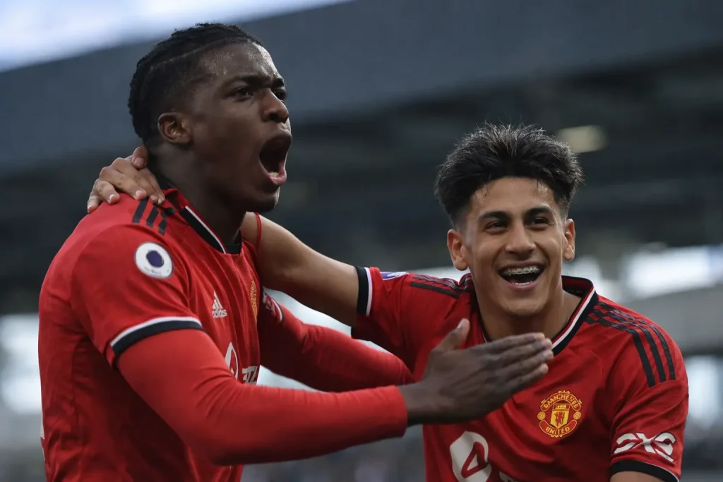Man United átigazolási hírek – Fiatal tehetség kölcsönbe mehet a Championshipbe