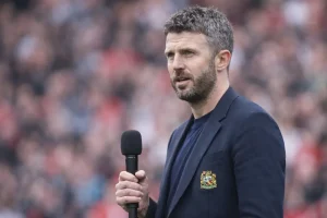 Man United átigazolási hírek – Michael Carrick 400 000 fontos szerződést vár a Premier League előtt