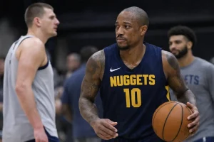 Nuggets DeMar DeRozannal pótolja Peyton Watsont – Hírességek Csarnoka