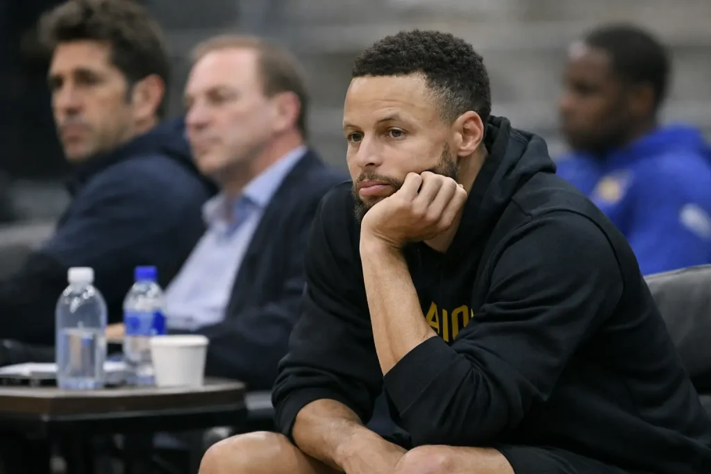 Stephen Curry ritka döntést fontolgat a Warriors szerződéshosszabbításakor