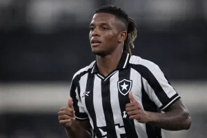 Újabb átigazolási csapás a Man Unitednél: 34 millió fontos középpályás a Newcastle-t választja