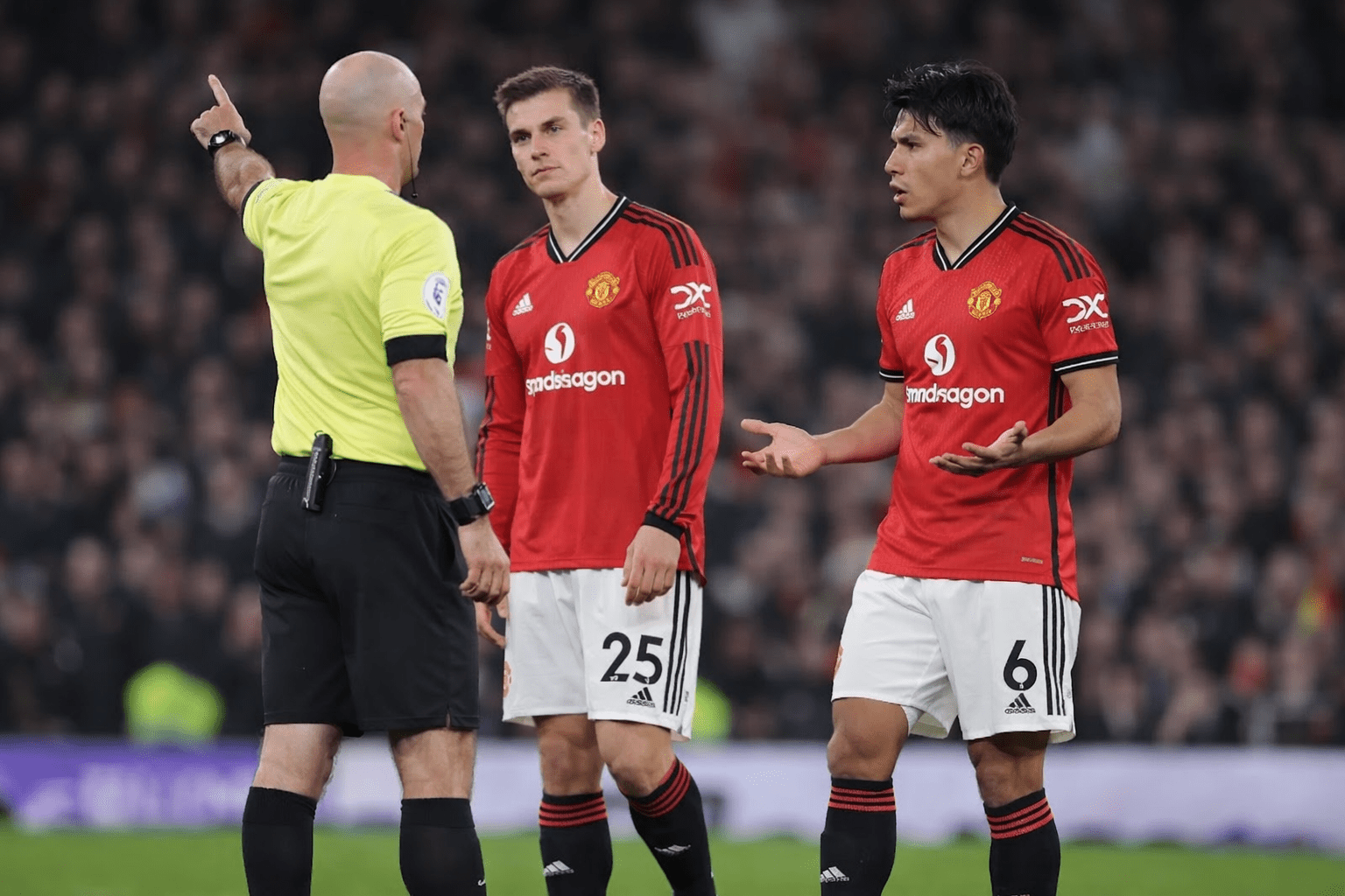 A Man United Lisandro Martinez fellebbezésével „döntést” hoz a létfontosságú Chelsea elleni mérkőzés előtt, mivel a Vörös Ördögök felfüggesztést kaptak