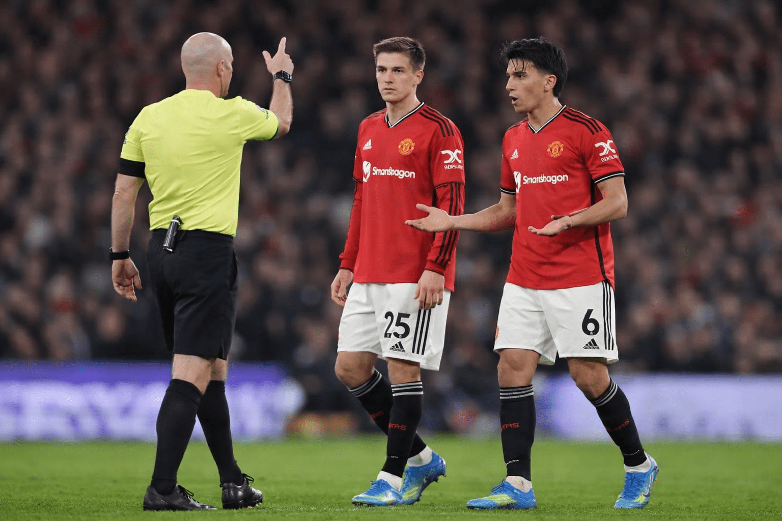 Chelsea vs. Man Utd Lisandro Martinez eltiltási döntését Michael Carrick megerősítette a Stamford Bridge-i összecsapás előtt