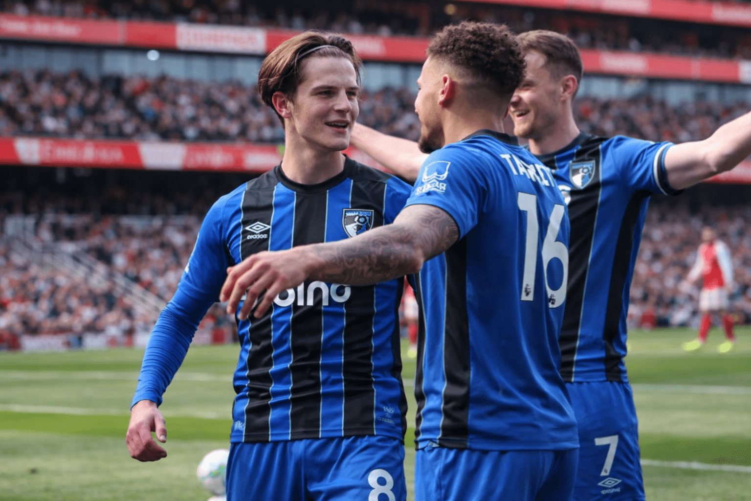 Man United átigazolási hírek A Vörös Ördögök „felderítik” a Bournemouth csapatának szerves tagját, ahogy mérlegelik a nyári átigazolást