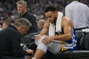 Warriors aggódik Steph Curry térdsérülése miatt